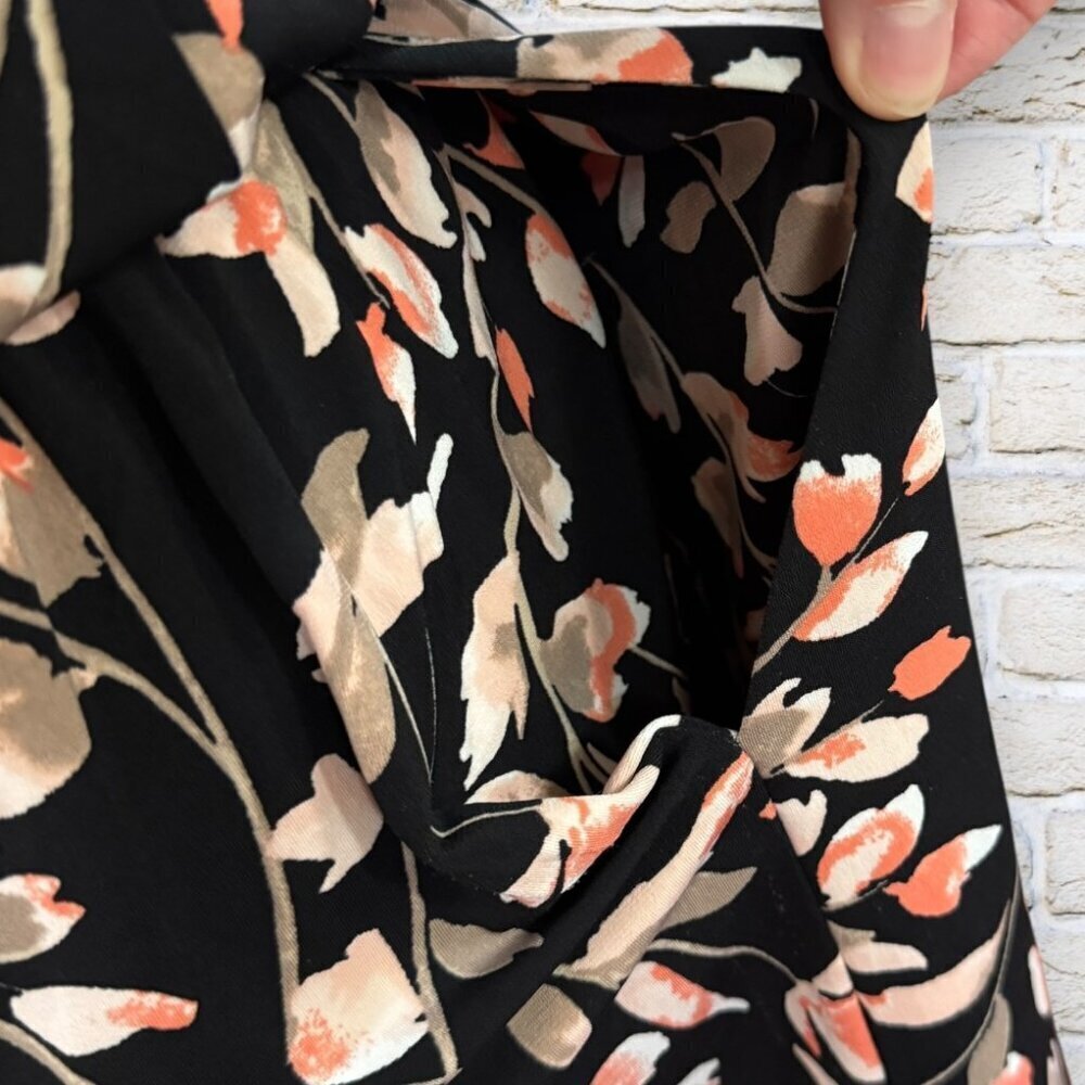 White House Black Market Black with Peach/Tan Floral Romper Size Small - Picture 5 of 7